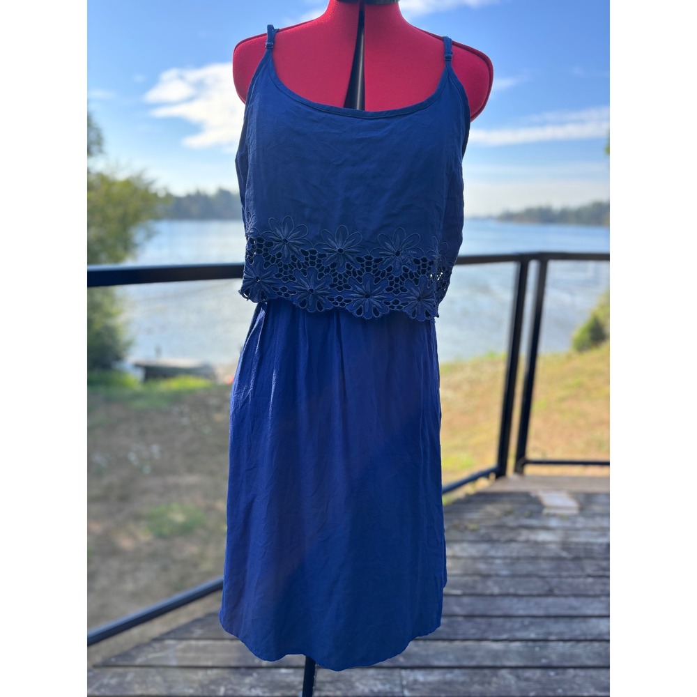 Reitmans sundress women size M blue floral eyelet crochet split back rayon
